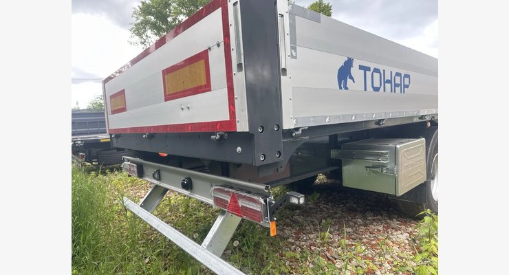 Полуприцеп бортовой Тонар B3-13 9888 — задний бампер и световая панель